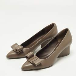 Pre Owned Salvatore Ferragamo viva bow Size 40 Grey Leather Block Heel Pumps