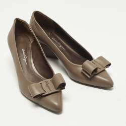 Pre Owned Salvatore Ferragamo viva bow Size 40 Grey Leather Block Heel Pumps