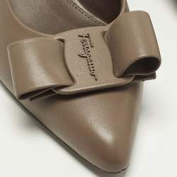 Pre Owned Salvatore Ferragamo viva bow Size 40 Grey Leather Block Heel Pumps