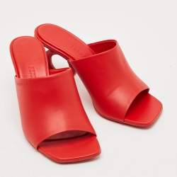 مملوكة مسبقًا Salvatore Ferragamo Astro Size 38 Red Leather Slide Sandals