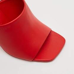 مملوكة مسبقًا Salvatore Ferragamo Astro Size 38 Red Leather Slide Sandals