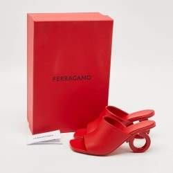 مملوكة مسبقًا Salvatore Ferragamo Astro Size 38 Red Leather Slide Sandals