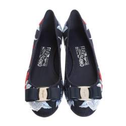 مملوكة مسبقًا حذاء باليرينا فلات سالفاتوري فيراغامو فارينا دينم أزرق مطرز مقاس 36.5