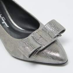 Pre Owned Salvatore Ferragamo Silver Texture Suede Vara Bow Pumps Size 36.5