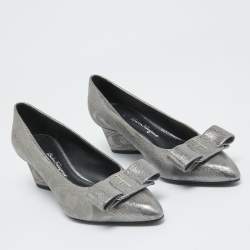 Pre Owned Salvatore Ferragamo Silver Texture Suede Vara Bow Pumps Size 36.5