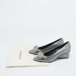 Pre Owned Salvatore Ferragamo Silver Texture Suede Vara Bow Pumps Size 36.5