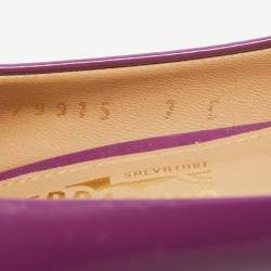مملوكة مسبقًا Salvatore Ferragamo Purple Patent Leather Vara Bow Pumps Size 37.5
