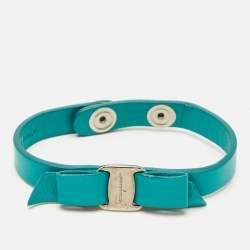مملوكة مسبقًا Salvatore Ferragamo Vara Bow Green Leather Gold Tone Bracelet