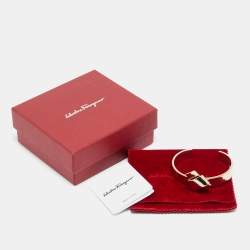 مملوكة مسبقًا Salvatore Ferragamo Gold Tone Bracelet