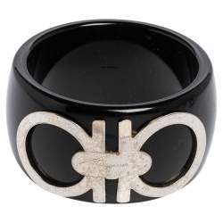 مملوكة مسبقًا سوار سالفاتوري فيراغامو راتنج أسود ومعدن فضي اللون مزين شعار الماركة