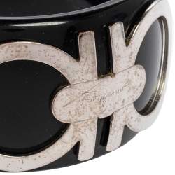 مملوكة مسبقًا سوار سالفاتوري فيراغامو راتنج أسود ومعدن فضي اللون مزين شعار الماركة