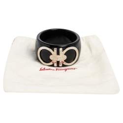 مملوكة مسبقًا سوار سالفاتوري فيراغامو راتنج أسود ومعدن فضي اللون مزين شعار الماركة