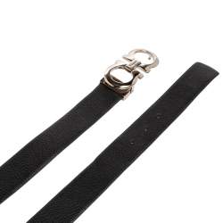مملوكة مسبقًا Salvatore Ferragamo Black Grained Leather Gancini Reversible Belt