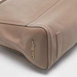 Pre Owned Salvatore Ferragamo Beige Leather Zipped Shoulder Bag