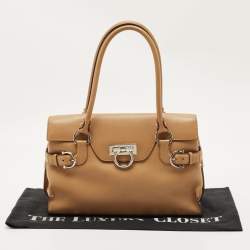 Pre Owned Salvatore Ferragamo Beige Leather Gancio Tote