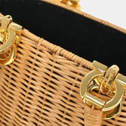 مملوكة مسبقًا Salvatore Ferragamo Beige Rattan Gancini Basket Handbag
