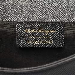 مملوكة مسبقًا Salvatore Ferragamo Black Leather Vara Bow Clutch Bag