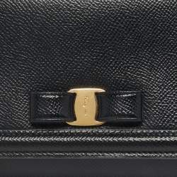 مملوكة مسبقًا Salvatore Ferragamo Black Leather Vara Bow Clutch Bag