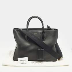 مملوكة مسبقًا حقيبة يد سالفاتوري فيراغامو جلد أسود شكل ن�جمة كبيرة