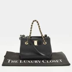 مملوكة مسبقًا Salvatore Ferragamo Melike Vara Bow Mini Black Leather Chain Tote