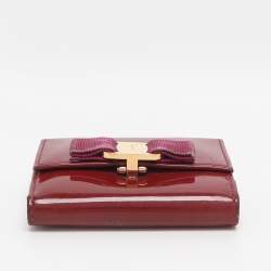 مملوكة مسبقًا محفظة سالفاتوري فيراغامو فيرا بو طية مزدوجة جلد براءة حمراء