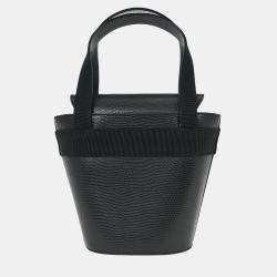 مملوكة مسبقًا Salvatore Ferragamo Black Vara Bow Handbag