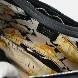 مملوكة مسبقًا Salvatore Ferragamo Black Vara Bow Handbag