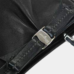 مملوكة مسبقًا Salvatore Ferragamo Black Vara Bow Handbag