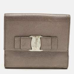 Pre Owned Salvatore Ferragamo Vara Bow Mauve Leather French Wallet