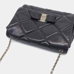 مملوكة مسبقًا Salvatore Ferragamo Black Leather Vara Crossbody Bag