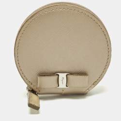 Pre Owned Salvatore Ferragamo Vara Bow Beige Leather Round Coin Purse