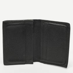 مملوكة مسبقًا Salvatore Ferragamo Gancini Black Leather Flap Card Case
