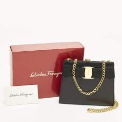 Pre Owned Salvatore Ferragamo Vara Vintage Black Leather Kisslock Clutch