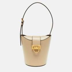 مملوكة مسبقًا حقيبة كتف سالفاتوري فيراغامو تريفوليو جلد أملس بيج