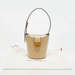 Pre Owned Salvatore Ferragamo Trifolio Beige Smooth Leather Shoulder Bag