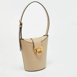 Pre Owned Salvatore Ferragamo Trifolio Beige Smooth Leather Shoulder Bag