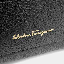 مملوكة مسبقًا Salvatore Ferragamo Black Leather Amy Small