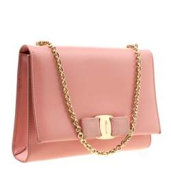 Pre Owned Salvatore Ferragamo Peach Leather Vara Bow Chain Clutch