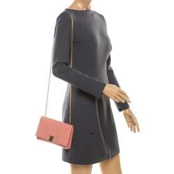 Pre Owned Salvatore Ferragamo Peach Leather Vara Bow Chain Clutch