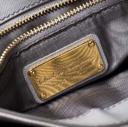 مملوكة مسبقًا Salvatore Ferragamo Light Grey Leather Tracy Tote