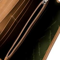 مملوكة مسبقًا Salvatore Ferragamo Tan Leather Flap Wallet