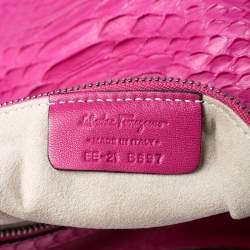 مملوكة مسبقًا Salvatore Ferragamo Fuchsia Python Foldover Clutch