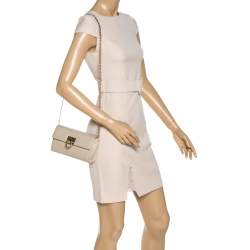 مملوكة مسبقًا Salvatore Ferragamo Beige Leather Gancini Chain Bag