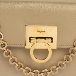 مملوكة مسبقًا Salvatore Ferragamo Beige Leather Gancini Chain Bag