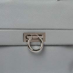 مملوكة مسبقًا حقيبة سالفاتوري فيراغامو سوفيا جلد رصاصي بيد علوية