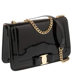 مملوكة مسبقًا Salvatore Ferragamo Black Patent Leather Vara Shoulder Bag