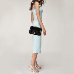 مملوكة مسبقًا Salvatore Ferragamo Black Patent Leather Vara Shoulder Bag