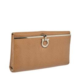 Pre Owned Salvatore Ferragamo Beige Leather Gancini Icona Continental Wallet