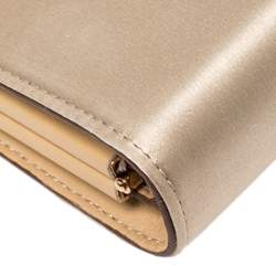 مملوكة مسبقًا Salvatore Ferragamo Beige Satin Musetta Clutch