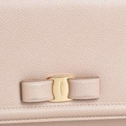 مملوكة مسبقًا Salvatore Ferragamo Beige Leather Mini Vara Bow Crossbody Bag